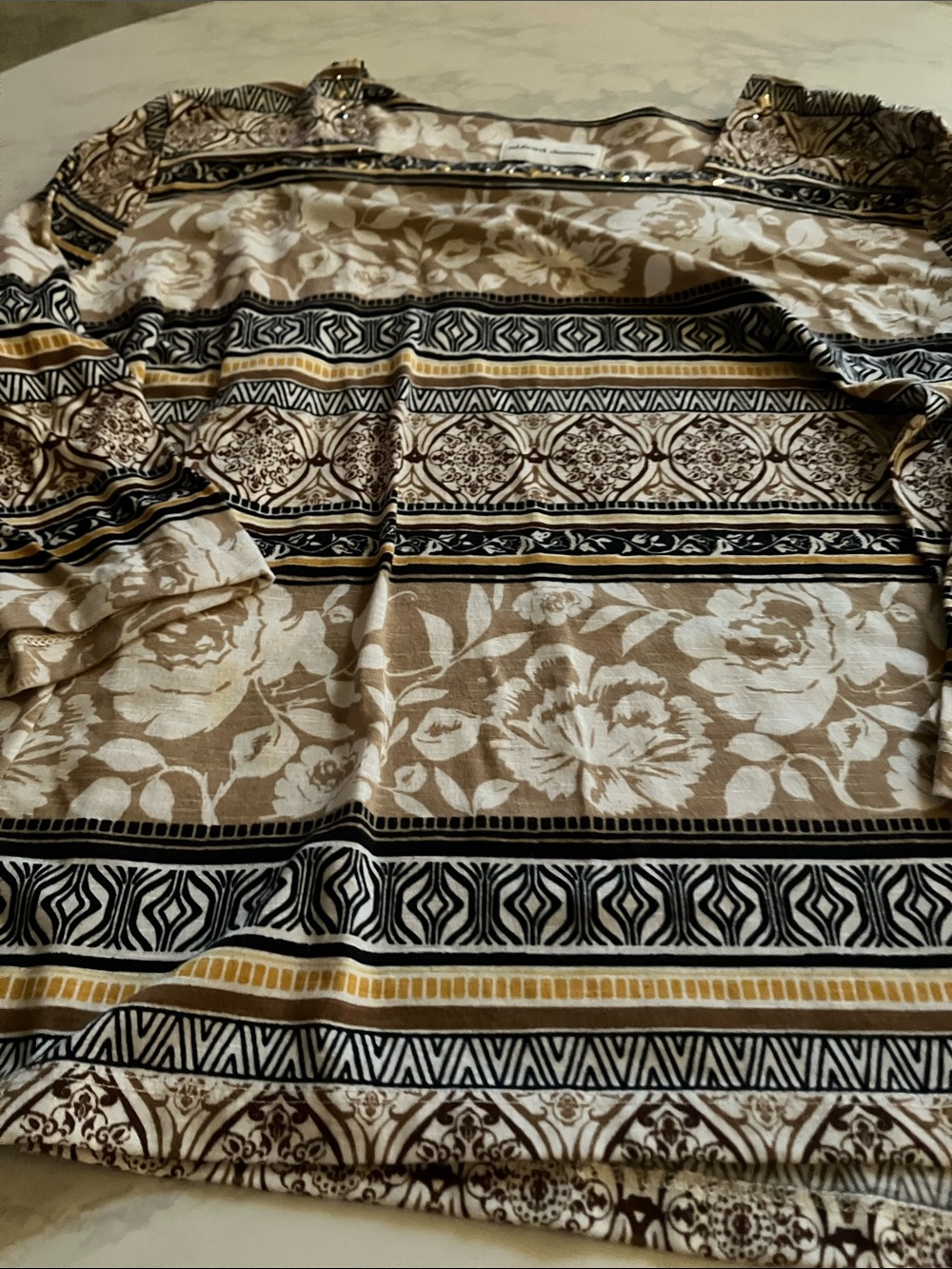 Mixed detail top